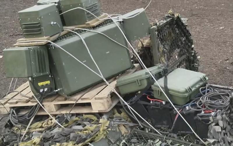 Echipamente de război electronic legate de ruși pe un tanc, Foto: Captura Telegraph