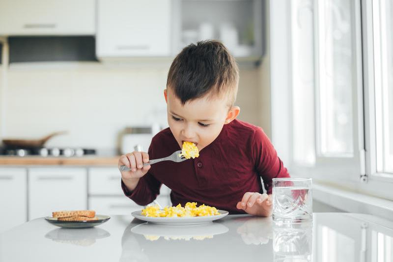 Gălbenușurile de ou sunt o sursă importantă de luteină, un pigment care poate îmbunătăți performanțele academice, Foto: Shutterstock