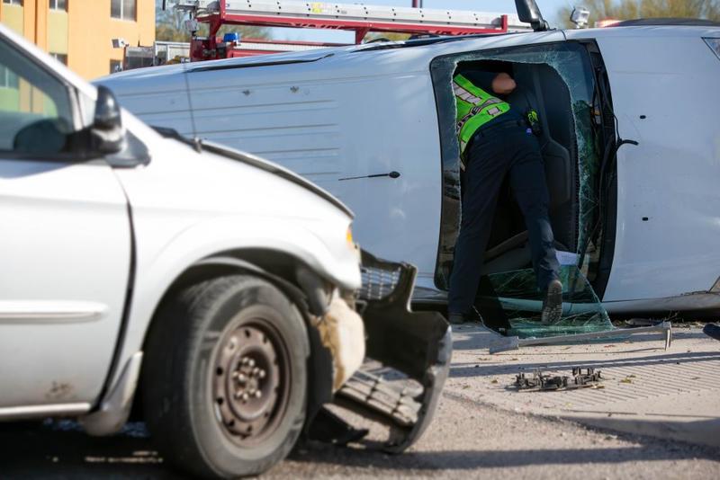 Accident autoutilitara, Foto: Anna Griessel / Dreamstime.com