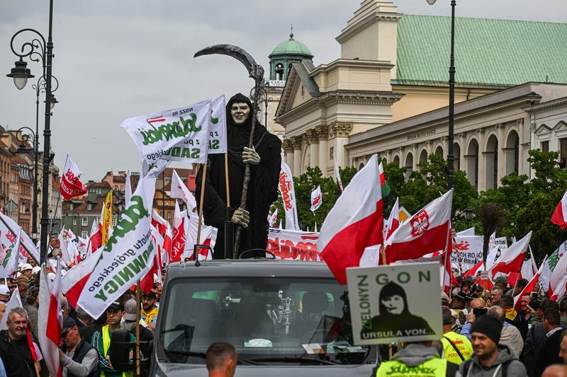 Fermierii polonezi iau parte la un protest împotriva Green Deal și a importului de cereale ucrainene, în Varșovia, pe 10 mai 2024. , Foto: AA/ABACA / Abaca Press / Profimedia