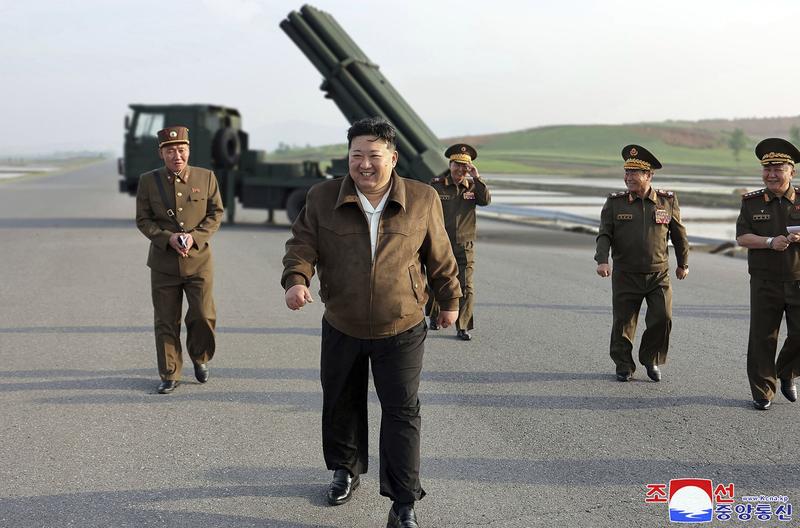 Liderul nord-coreean Kim Jong Un a supravegheat testarea unei noi arme, Foto: KCNA via KNS / AP / Profimedia