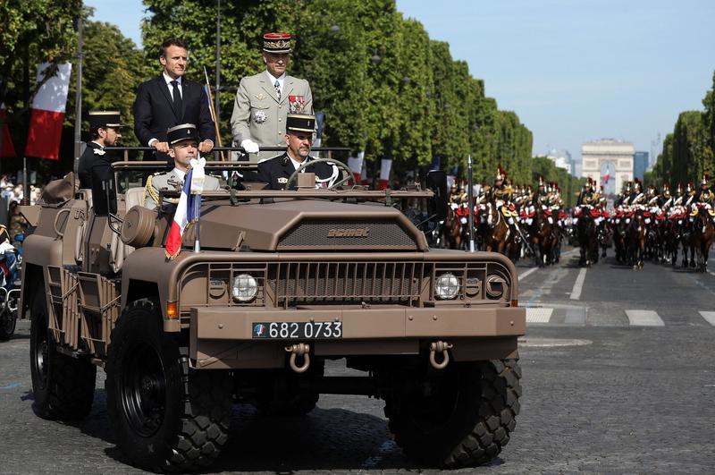 Ziua Bastiliei - Președintele francez Emmanuel Macron trece în revistă trupele, la Paris, pe 14 iulie 2022, Foto: Lemouton Stephane/Pool/ABACA / Shutterstock Editorial / Profimedia