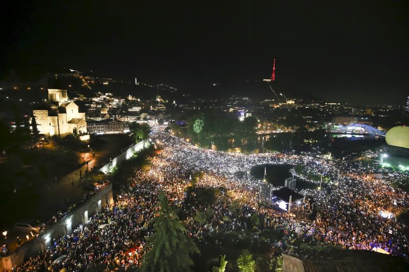 Miting de protest împotriva „legii rusești” în Tbilisi, Georgia, sâmbătă, 11 mai 2024., Foto: Zurab Tsertsvadze / AP / Profimedia