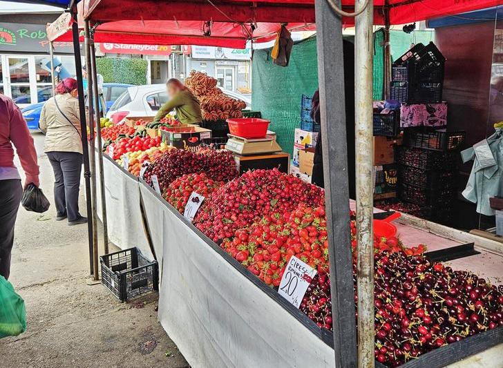 Cirese in piata, Foto: Hotnews / Florin Barbuta