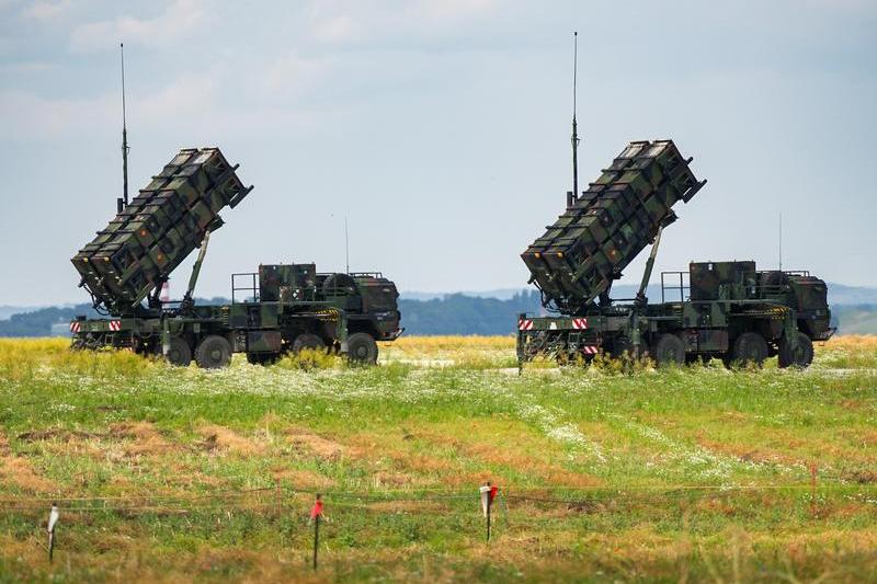3 iulie 2023, Polonia, Zamosc: Două dintre sistemele Patriot desfășurate la contingentul Forței operative germane de apărare antiaeriană și antirachetă sunt orientate spre est., Foto: Soeren Stache / DPA / Profimedia