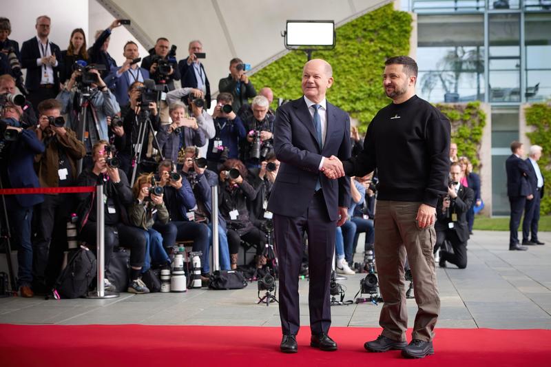 Cancelarul Olaf Scholz alaturi de presedintele Volodimir Zelenski, Foto: American Photo Archive / Alamy / Profimedia