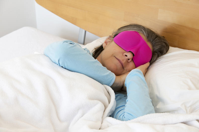 Draperiile opace sau masca pentru dormit pot fi extrem de utile în timpul somnului, Foto: © Wernerimages | Dreamstime.com