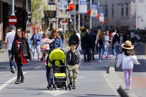 Oameni la plimbare în București, Foto: Cristel / Xinhua News / Profimedia