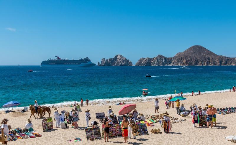 Turiști pe plajă în Cabo San Lucas, Mexic, Foto: rfletcher / Alamy / Alamy / Profimedia