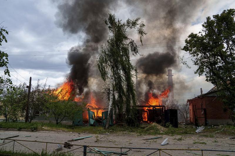 Rezidenții ucraineni sunt nevoiți să fugă din orașul Vovceansk, din regiunea Harkov, în timp ce forțele ruse câștigă teren., Foto: Hromadske / WillWest News / Profimedia