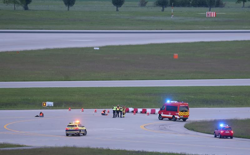 Activiști Last Generation pe pista aeroportului din Munchen, Foto: Karl-Josef Hildenbrand / DPA / Profimedia