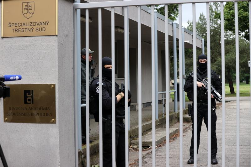 Suspectul în cazul tentativei de asasinat asupra premierului slovac Robert Fico, dus în fața instanței, Foto: IVAN KOVÁČ / News and Media / Profimedia