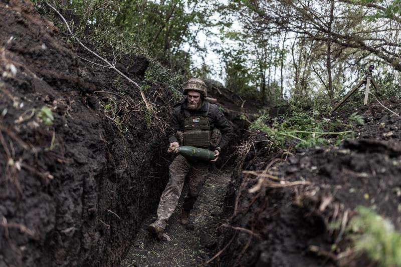 Soldat ucrainean în tranșee, Foto: Diego Herrera Carcedo / AFP / Profimedia