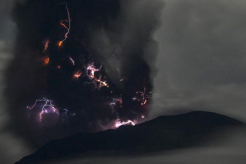 Erupția vulcanului Ibu din Indonezia, Foto: Handout / AFP / Profimedia