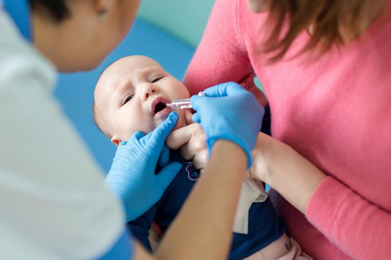 Vaccinul care protejează de rotavirus nu este introdus în România în schema obligatorie, însă el poate fi găsit în farmacii, Foto: Shutterstock
