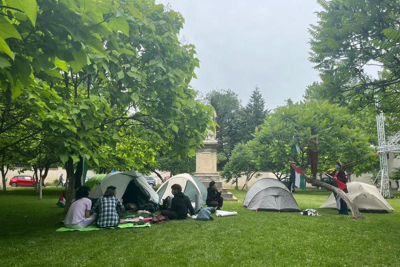 „Atitudine de vandalizare și anarhie”. Universitatea București le cere studenților care protestează pro-Palestina să elibereze spațiul până joi seară 