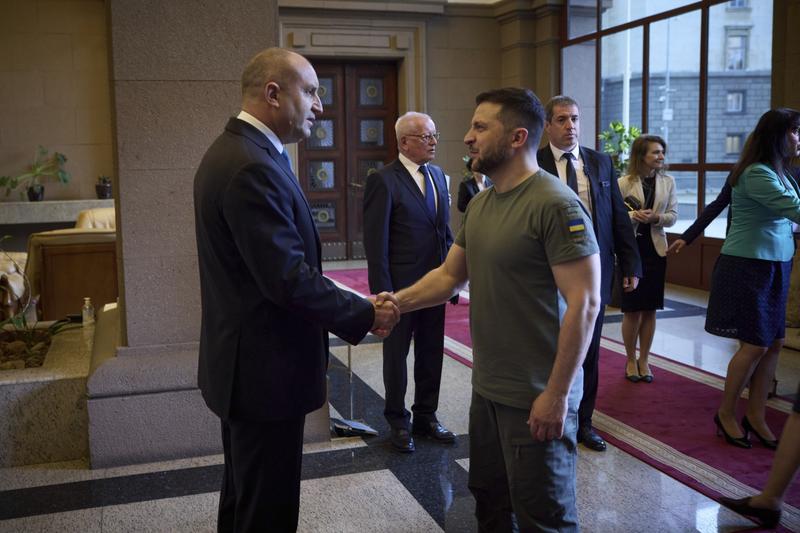 Presedintele bulgar Rumen Radev alaturi de omologul sau ucrainean Volodimir Zelenski, Foto: Ukraine Presidency / Zuma Press / Profimedia