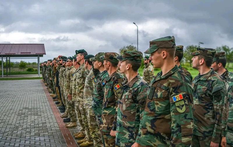 Soldați moldoveni participă la un exercițiu comun alături de români și americani, Foto: ABACA / Abaca Press / Profimedia