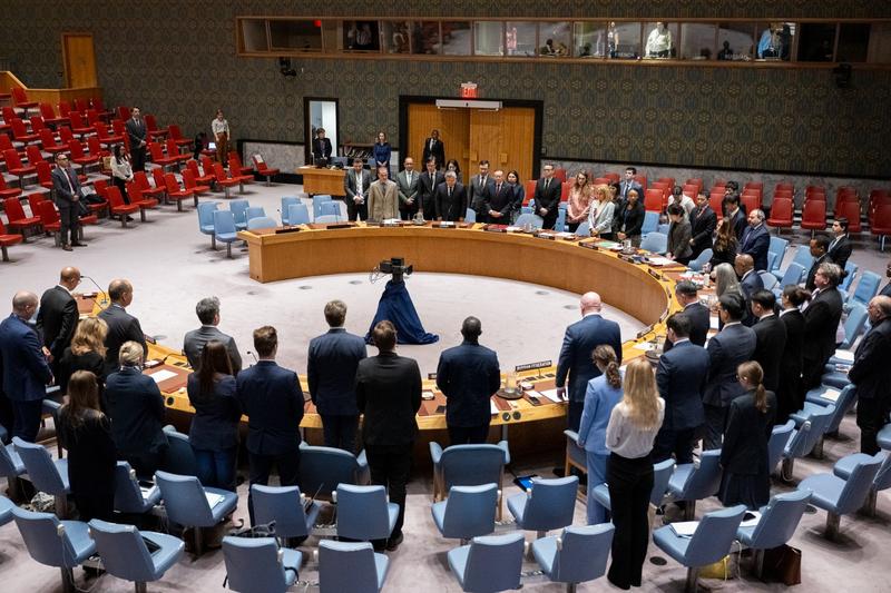 Momentul de reculegere în memoria lui Raisi, ținut înaintea ședinței de luni a Consiliului de Securitate al ONU, la sediul din New York, Foto: Profimedia