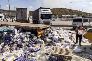 Camioane cu ajutoare pentru Gaza, vandalizate în Israel, Foto: Oren ZIV / AFP / Profimedia