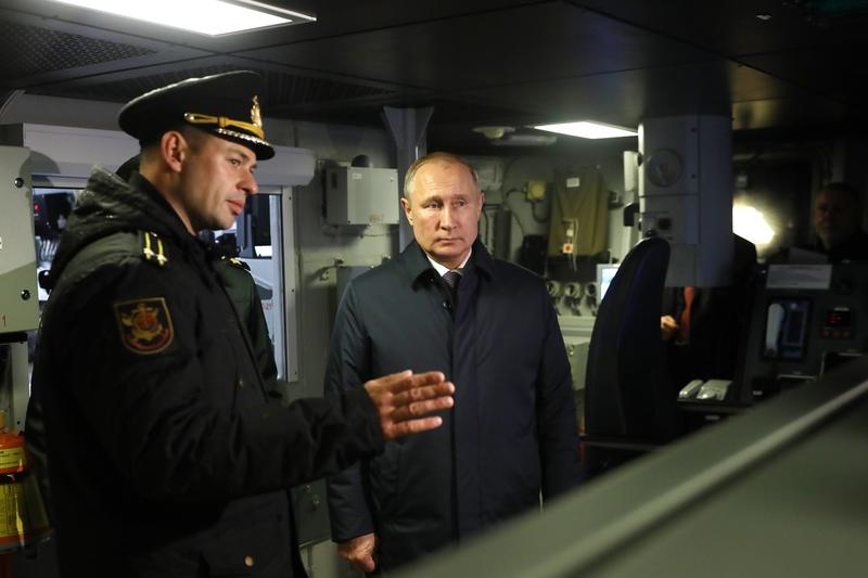 Vladimir Putin la o inspectie a flotei ruse de la Marea Baltica, Foto: TASS / ddp USA / Profimedia