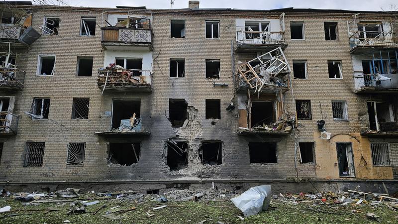 Bloc din Herson lovit cu bombe ghidate de către ruși, Foto: AA/ABACA / Abaca Press / Profimedia