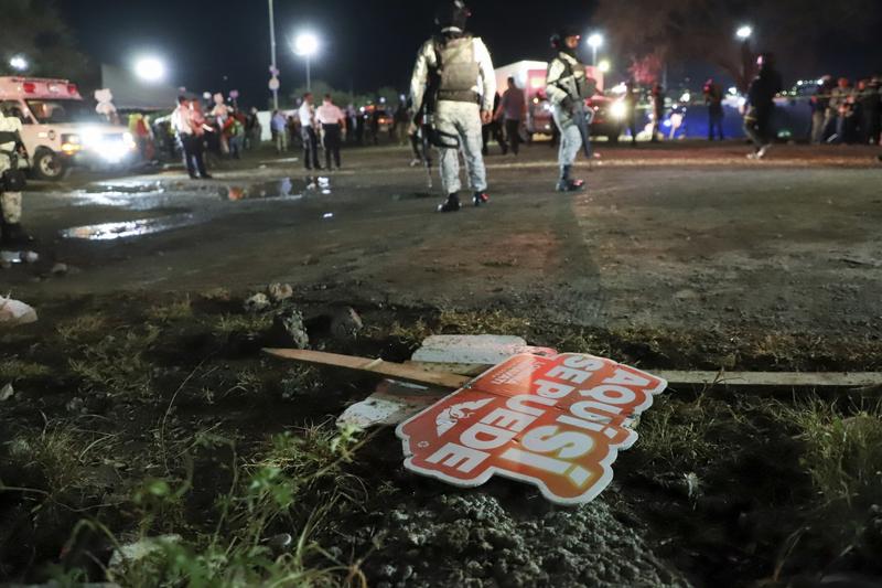 Politia se afla in zona in care scena s-a prăbușit la un eveniment de campanie, Foto: Alberto Lopez / AP / Profimedia