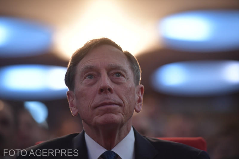 David Petraeus, fost șef CIA, în România, Foto: Agerpres