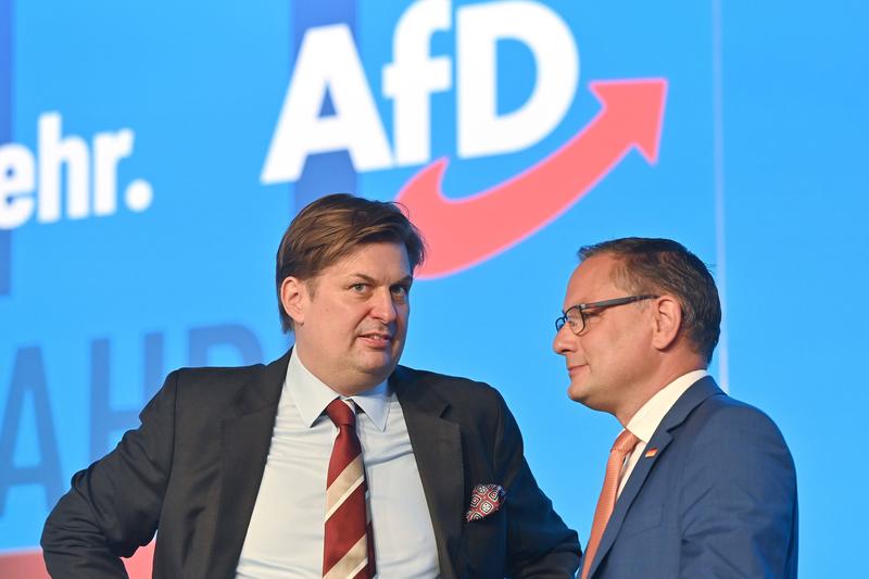 Candidatul AfD Maximilian Krah (stânga) și purtătorul de cuvânt al partidului, Tino Chrupalla, Foto: Frank Hoermann/SVEN SIMON / imago stock&people / Profimedia