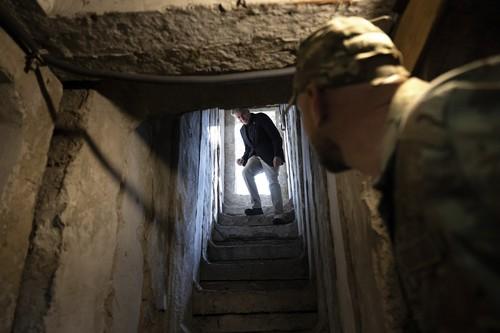 imagine ilustrativă cu un buncăr din Ucraina, Foto: Brendan Smialowski / AP / Profimedia