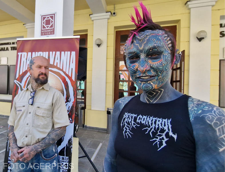 Nes, una dintre cele mai tatuate femei din lume, prezenta pentru prima data la un festival de tatuaje din Romania, la Transilvania Tattoo Expo de la Sibiu., Foto: Agerpres