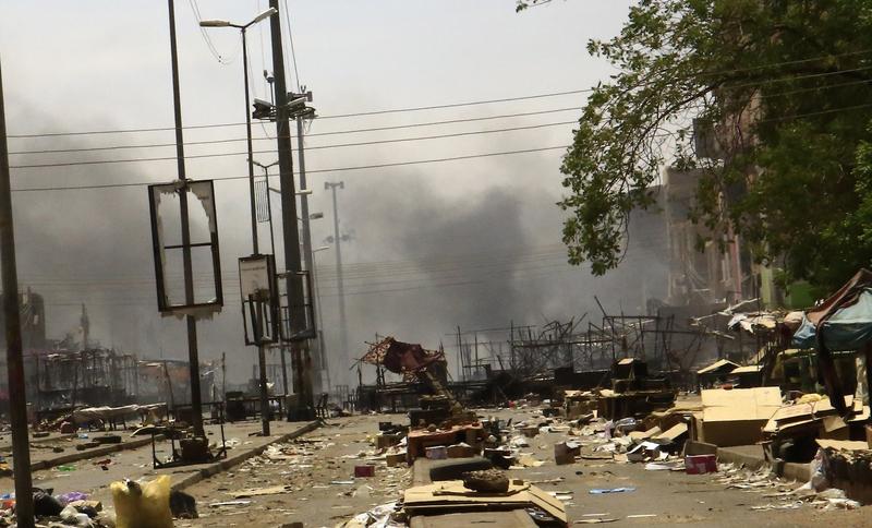 Conflictul armat din Khartoum, Sudan, 18 aprilie 2023. Lupte violente au izbucnit între Forțele Armate Sudanese (SAF) și Forțele de Sprijin Rapid (RSF), pe 15 aprilie 2023., Foto: Mohamed Khidir / Xinhua News / Profimedia