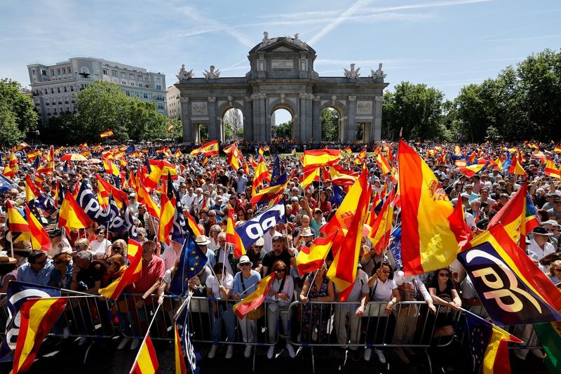 Demonstrație antiguvernamentală convocată de opoziția de dreapta, la Madrid, pe 26 mai 2024., Foto: OSCAR DEL POZO / AFP / Profimedia