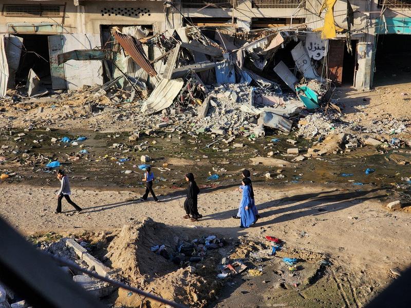 Palestinieni refugiați în Khan Yunis, Fâșia Gaza, după ce au fugit din Rafah din cauza atacurilor israeliene, 25 mai 2024., Foto: AA/ABACA / Abaca Press / Profimedia