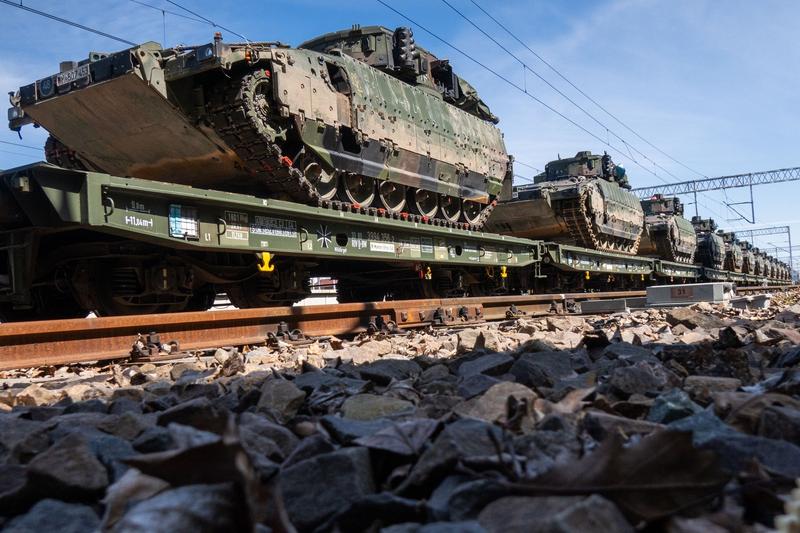 Tancuri și alte vehicule blindate germane în Polonia, în Gara Pabianice, 9 mai 2024., Foto: Marcin Nowak/LNP / Shutterstock Editorial / Profimedia