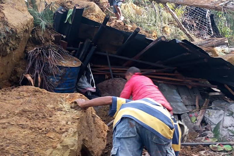 Tragedie în Papua Noua Guinee - 2.000 de oameni au fost îngropați de vii de o alunecare de teren, Foto: STR / AFP / Profimedia