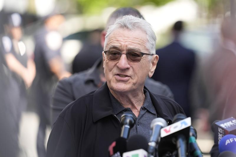 Robert De Niro, critici la adresa lui Trump, în faţa tribunalului din New York, Foto: Seth Wenig / AP / Profimedia