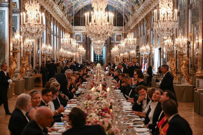 Oaspeții participă la un banchet la Palatul Versailles, pe 20 septembrie 2023, în prima zi a unei vizite regale britanice de stat în Franța., Foto: Daniel LEAL / AFP / Profimedia