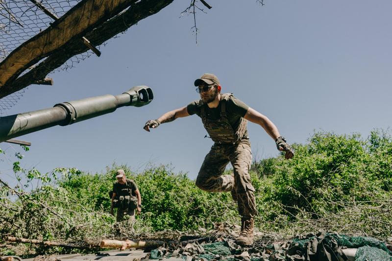 Soldați ucraineni într-o poziție de artilerie de pe frontul din Sloviansk, Foto: AA/ABACA / Abaca Press / Profimedia