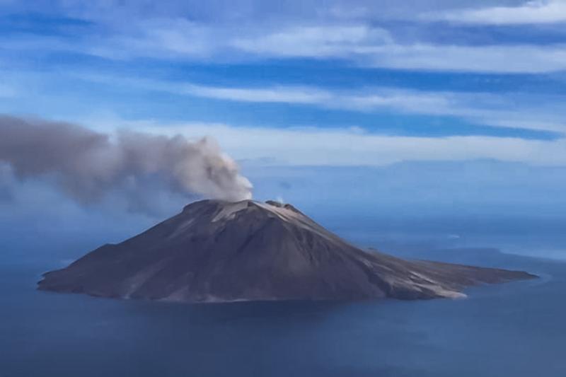 Erupția vulcanului Ruang din Indonezia, Foto: Head of the BNPB's Data Informat / Shutterstock Editorial / Profimedia