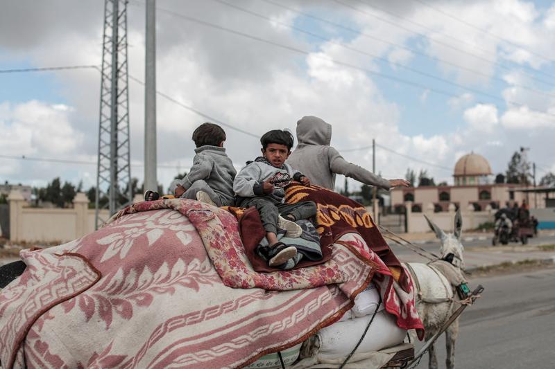 Civiilii palestinieni sunt îndemnați de armata israeliană să evacueze orașul Rafah, Foto: AA/ABACA / Abaca Press / Profimedia