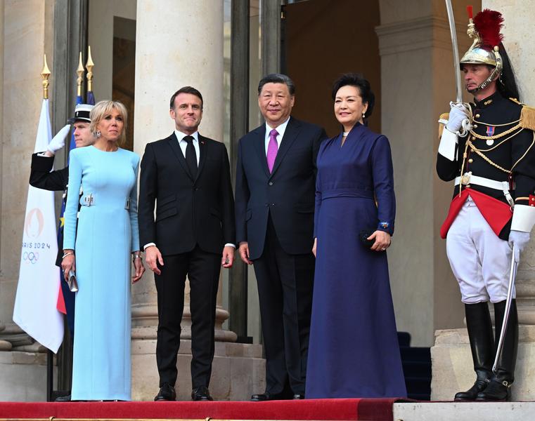 Emmanuel Macron și Xi Jinping, alături de soțiile lor, Foto: Li Xueren / Xinhua News / Profimedia