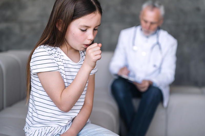 Fetiță bolnavă la doctor, Foto: Brizmaker | Dreamstime.com