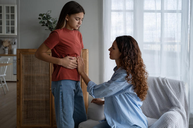 Cel mai frecvent simptom al apendicitei este durerea abdominală acută, mai ales în zona buricului sau în partea dreaptă a abdomenului, Foto: © Dmitry Marchenko | Dreamstime.com
