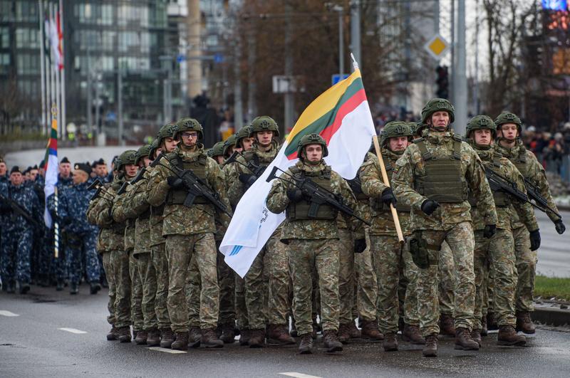 Soldați lituanieni la o paradă din Vilnius, Foto: Yauhen Yerchak/SOPA Images / Shutterstock Editorial / Profimedia