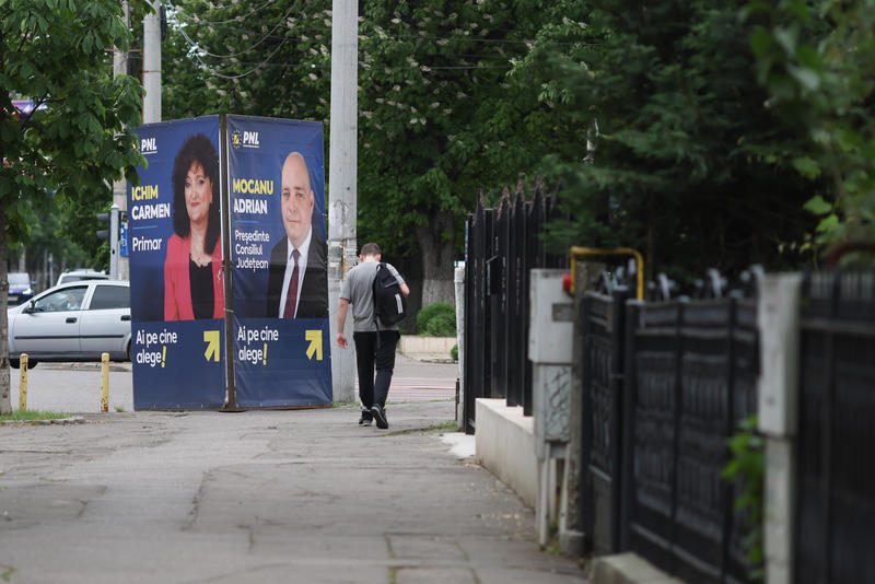 Banner electoral Buzău , Foto: Inquam Photos / George Călin