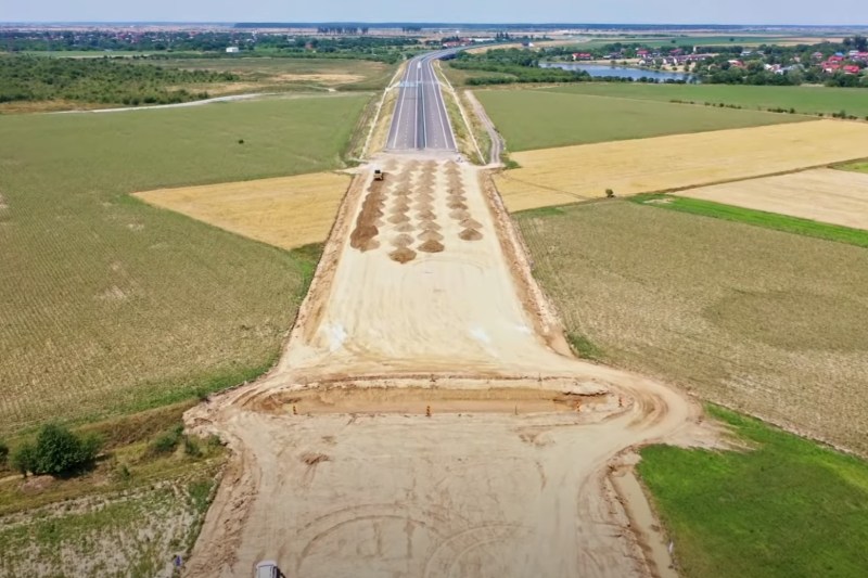 VIDEO Singura autostradă construită de chinezi prinde contur: Cum arată acum și care e miza ca o bucată să fie gata în acest an