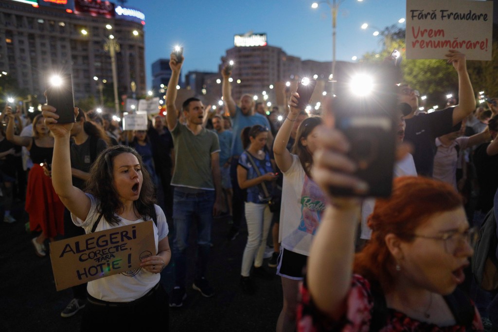 Protest în Piața Victoriei pentru renumărarea voturilor (Foto: Inquam Photos / Octav Ganea)