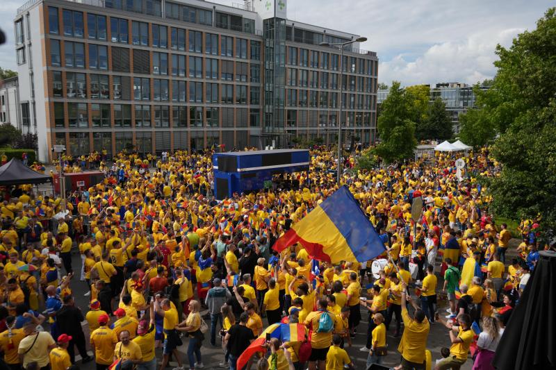 VIDEO LIVE BLOG. Imagini cu mii de suporteri români gata să plece spre stadion / Se cântă imnul / Mai puțin de 3 ore până la România – Belgia