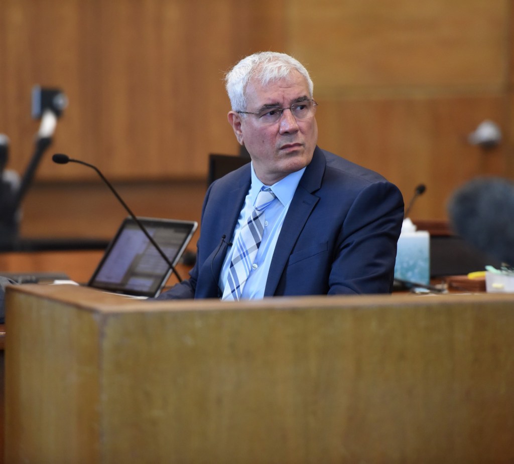 Kerry Max Cook, condamnat la moarte pentru o crimă din 1977, a așteptat două decenii să fie executat. Bărbatul a fost exonerat de Curtea de Apel din Texas. Foto: Sarah A. Miller / AP / Profimedia